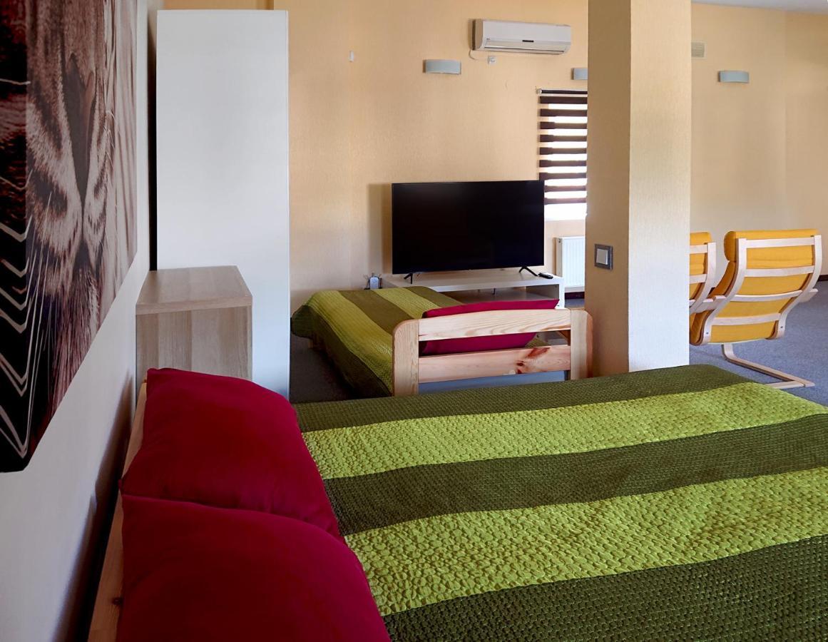 Riga City Center Quiet Apartment With Free Private Parking Luaran gambar